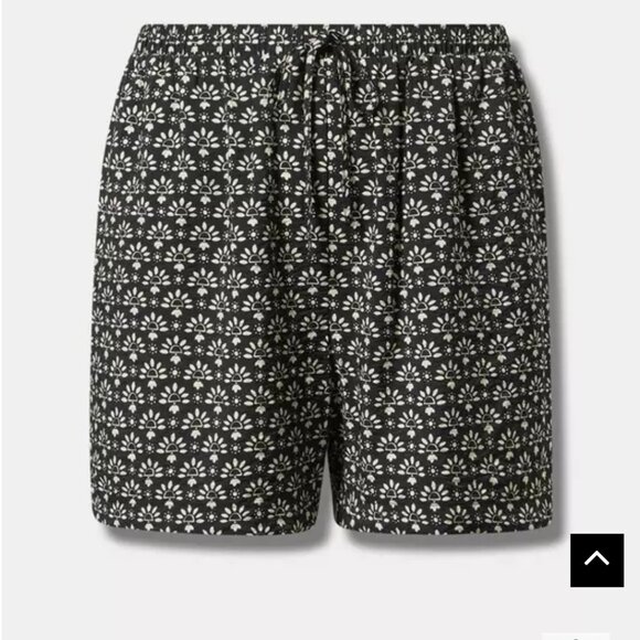 Torrid pull-on drawstring short Size 0 - Picture 3 of 3
